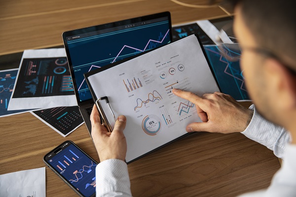 office-workers-using-finance-graphs
